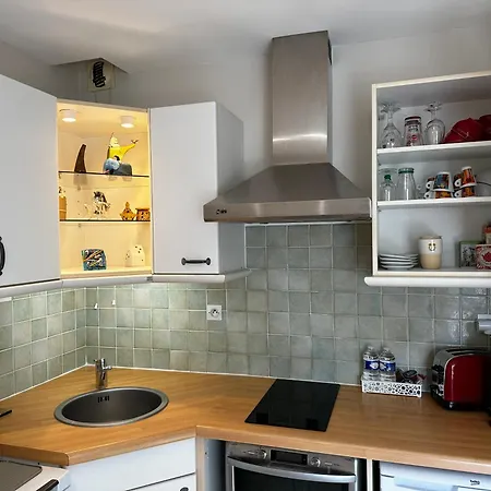 Apartment Appt, Terrasse ,velo , Plages & Port A Proximite , Idealement Bien Situe, Dernier Etage