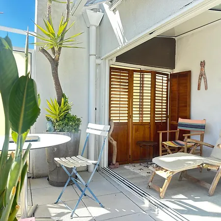 Appt, Terrasse ,velo , Plages & Port A Proximite , Idealement Bien Situe, Dernier Etage Apartment