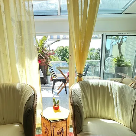 Appt, Terrasse ,velo , Plages & Port A Proximite , Idealement Bien Situe, Dernier Etage Apartment *