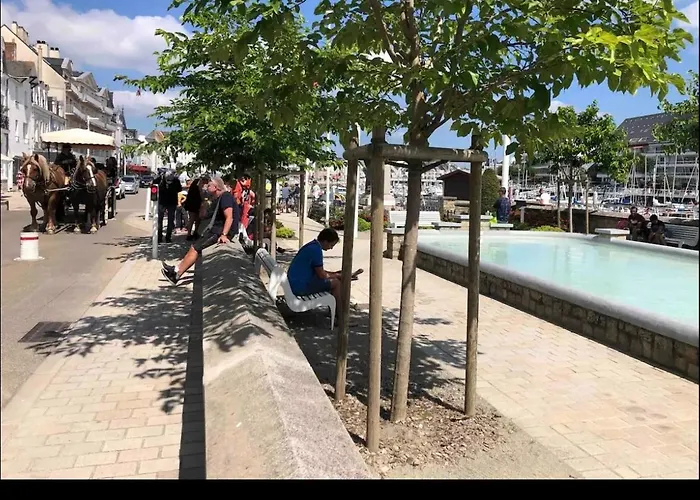 Appt, Terrasse ,velo , Plages & Port A Proximite , Idealement Bien Situe, Dernier Etage Apartment *