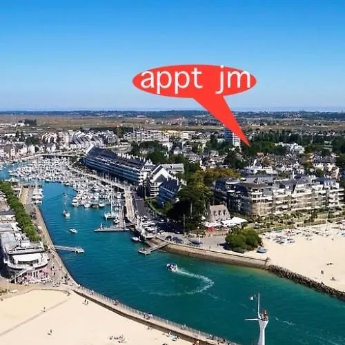 Appt, Terrasse ,velo , Plages & Port A Proximite , Idealement Bien Situe, Dernier Etage Apartment *