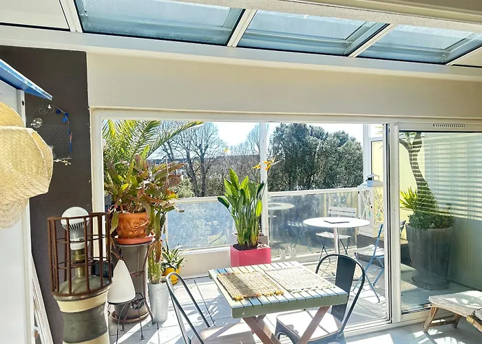 Appt, Terrasse ,velo , Plages & Port A Proximite , Idealement Bien Situe, Dernier Etage Apartment *