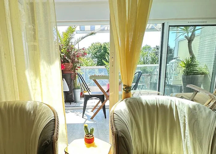 Appt, Terrasse ,velo , Plages & Port A Proximite , Idealement Bien Situe, Dernier Etage Apartment *